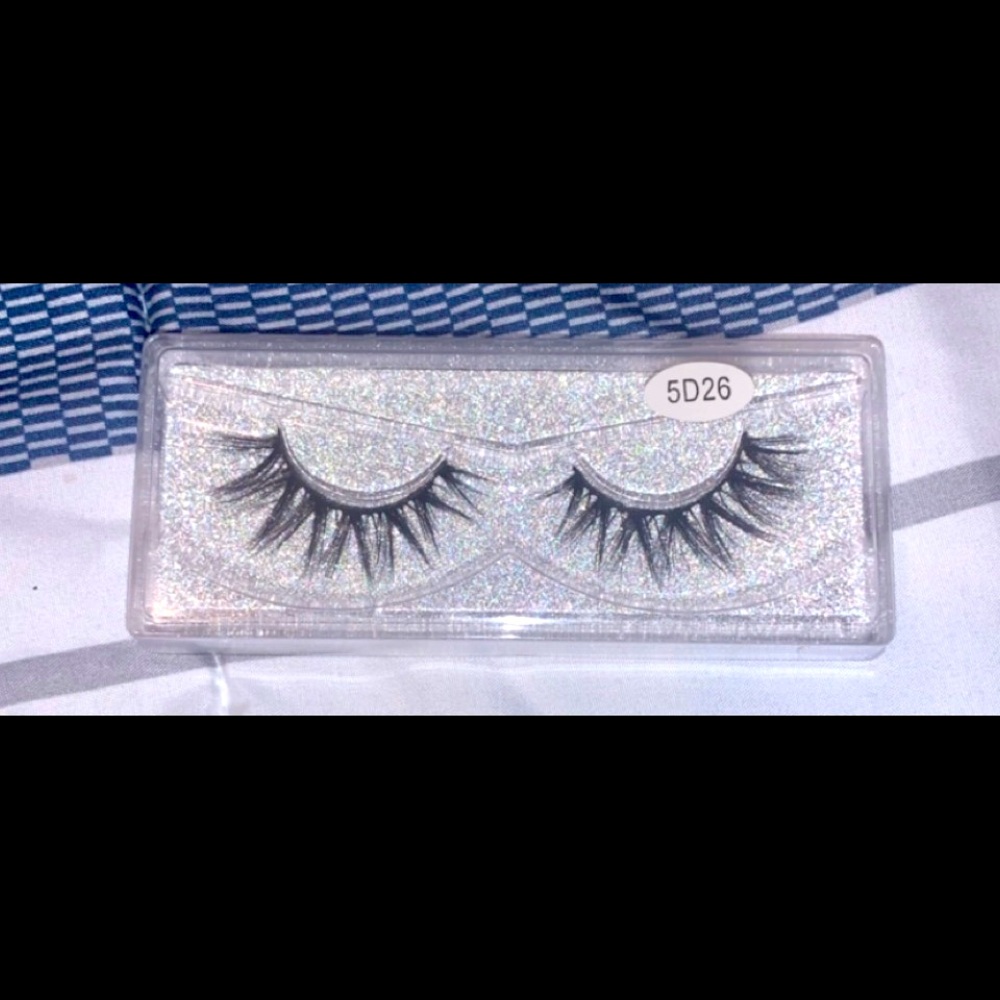 lashes (one set) - Picture 1 of 1